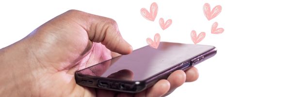 スマホでメッセージをやり取りする手元と、スマホからハートのイラストが浮かび上がる様子を描いた図。オンライン結婚相談所での出会いややりとりをイメージさせる構図